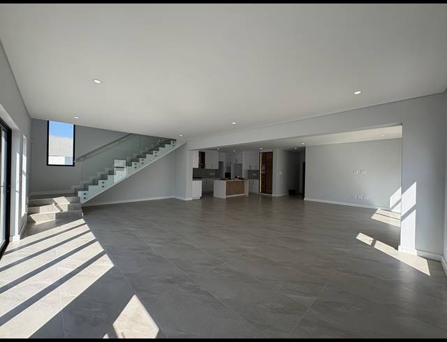 5 BEDROOM HOUSE FOR SALE IN SANDOWN